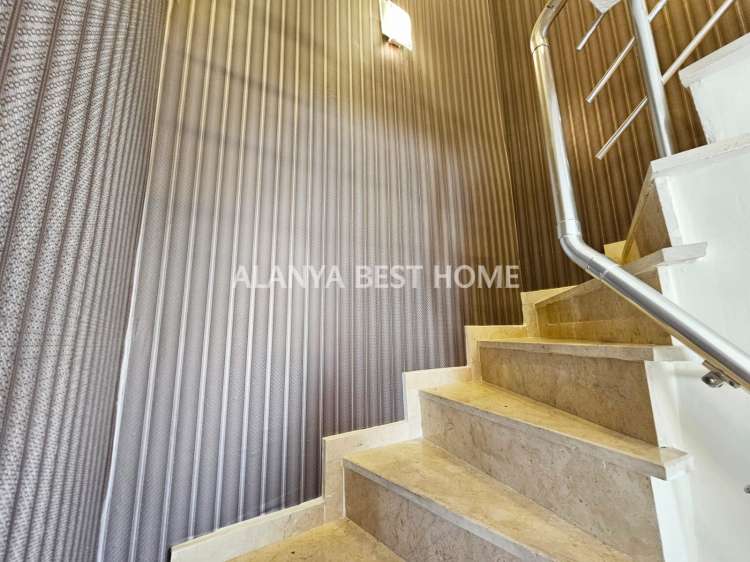 ALANYA MERKEZ'DE ULTRA LÜKS EŞYALI DENİZ KALE MANZARALI SİTE İÇERİSİNDE 2+1 DAİRE