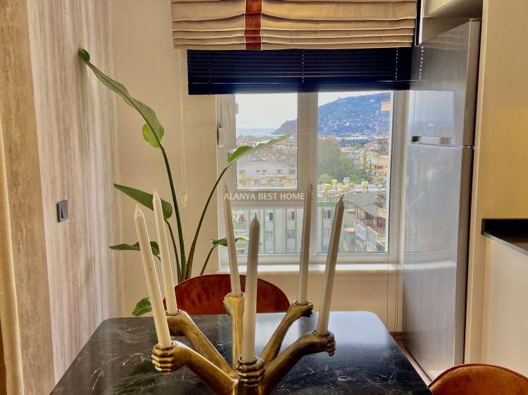 ALANYA MERKEZ'DE ULTRA LÜKS EŞYALI DENİZ KALE MANZARALI SİTE İÇERİSİNDE 2+1 DAİRE