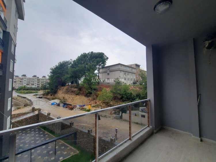 AVSALLAR DENİZE YAKIN KAT MÜLKİYETLİ OTURUMA HAZIR 