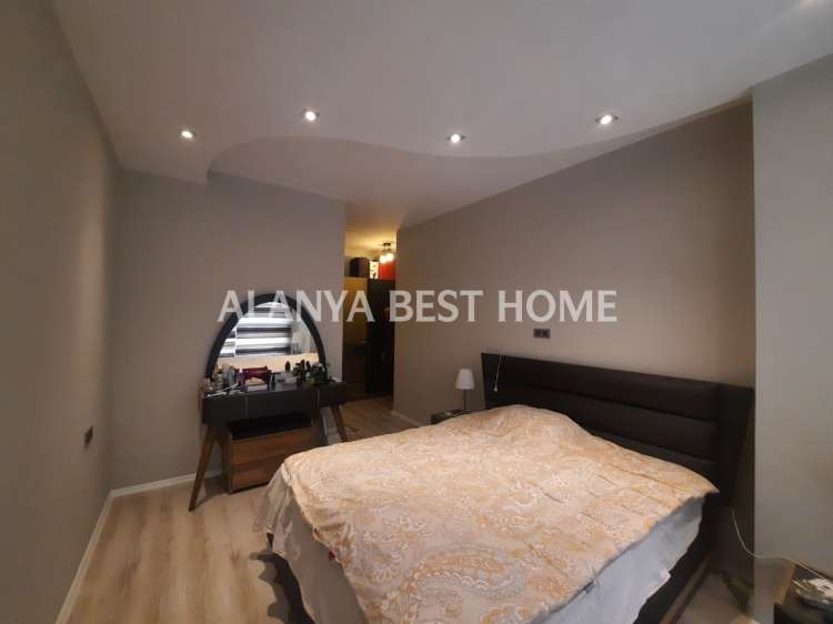 MAHMUTLAR'DA AKTİVİTELİ SİTE İÇERİSİNDE 4+1 AYRI MUTFAKLI SATILIK DÜZ AYAK DAİRE