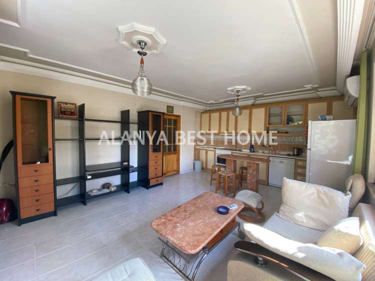 ALANYA MERKEZ'DE DENİZE 200 METRE MESAFEDE 1+1 65 m2 EŞYALI SATILIK DAİRE